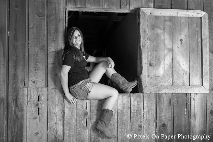 Tiffany's Country Senior Portrait Photo