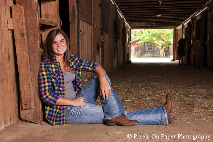 Tiffany's Country Senior Portrait Photo