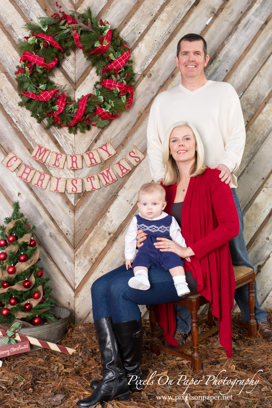 Pixels On Paper Photography Holden Gray Child and Family Christmas Portrait Photo