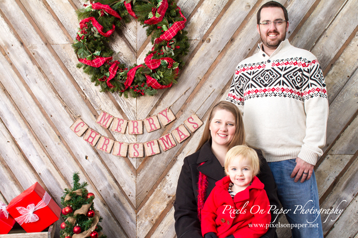 pixels on paper wilkesboro nc mountains outdoor family christmas portrait photo