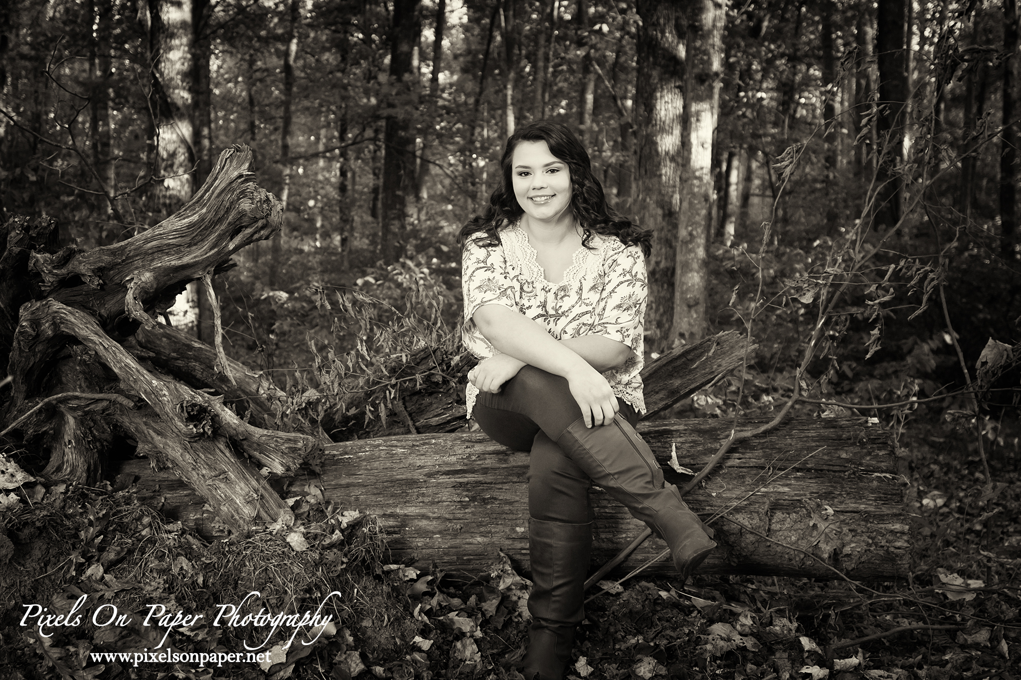 Katie Waddell Outdoor Senior Pictures by Pixels On Paper Senior Photographer Wilkesboro NC photo