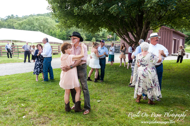 Pixels On Paper Photographers River Run Farm Banner Elk Valle Crucis NC Sohl / Goldman Outdoor Mountain Wedding Photo