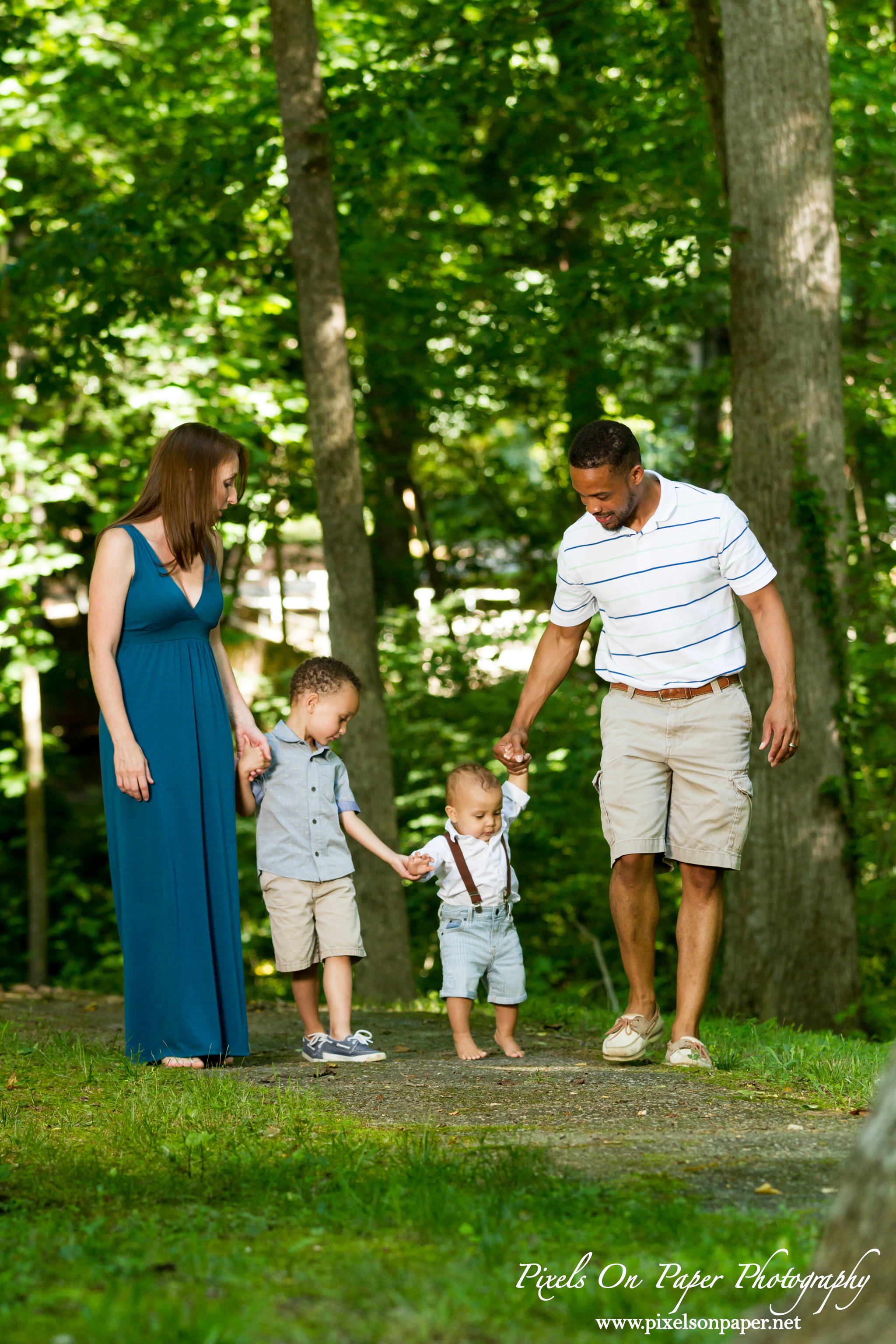 Ellis Family Outdoor Portraits by Wilkesboro NC Photographers, Pixels On Paper Photography Photo