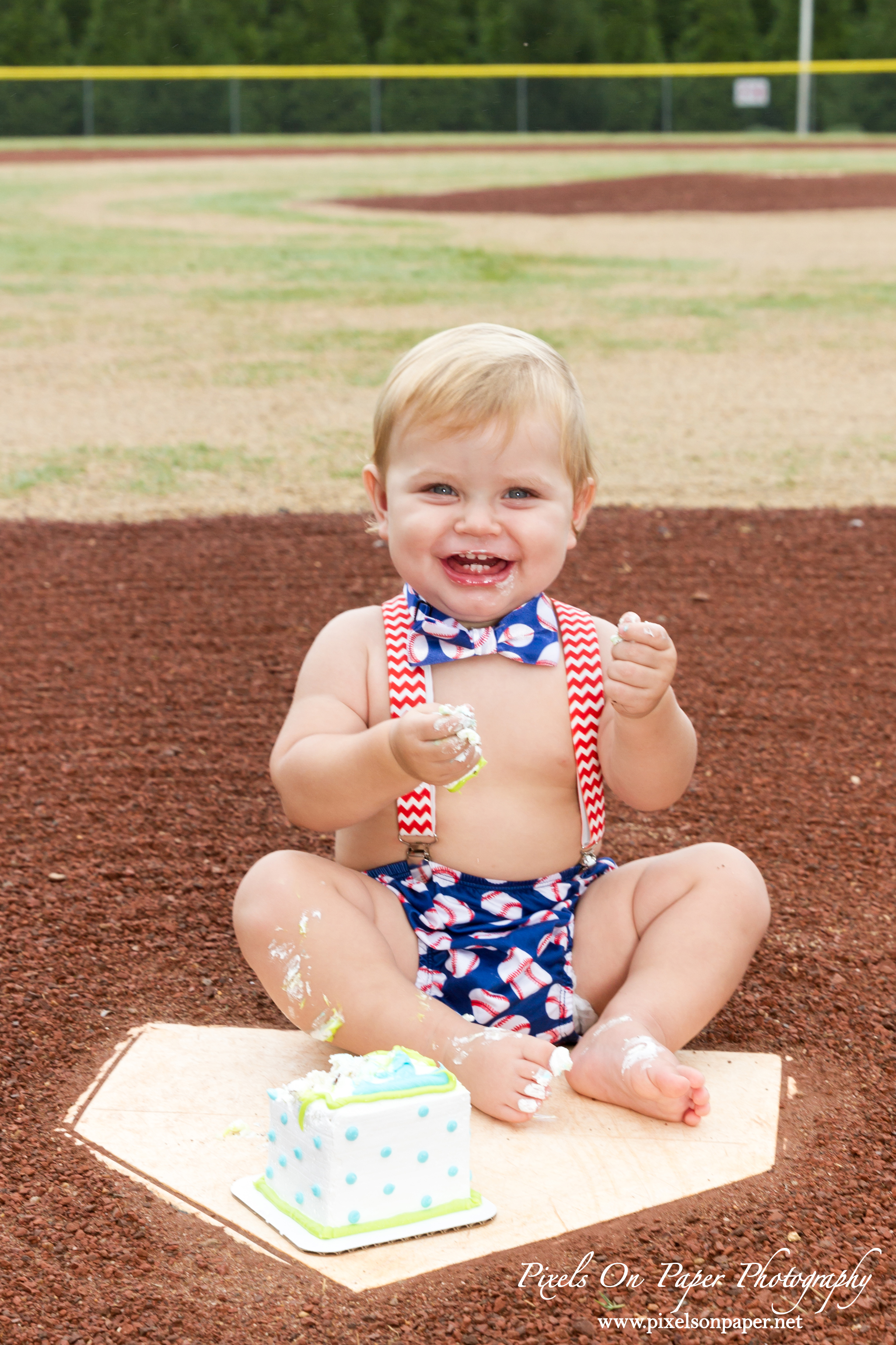 Pixels On Paper Photography Barrett Spillman One Year Portrait and Cake Smash Photo