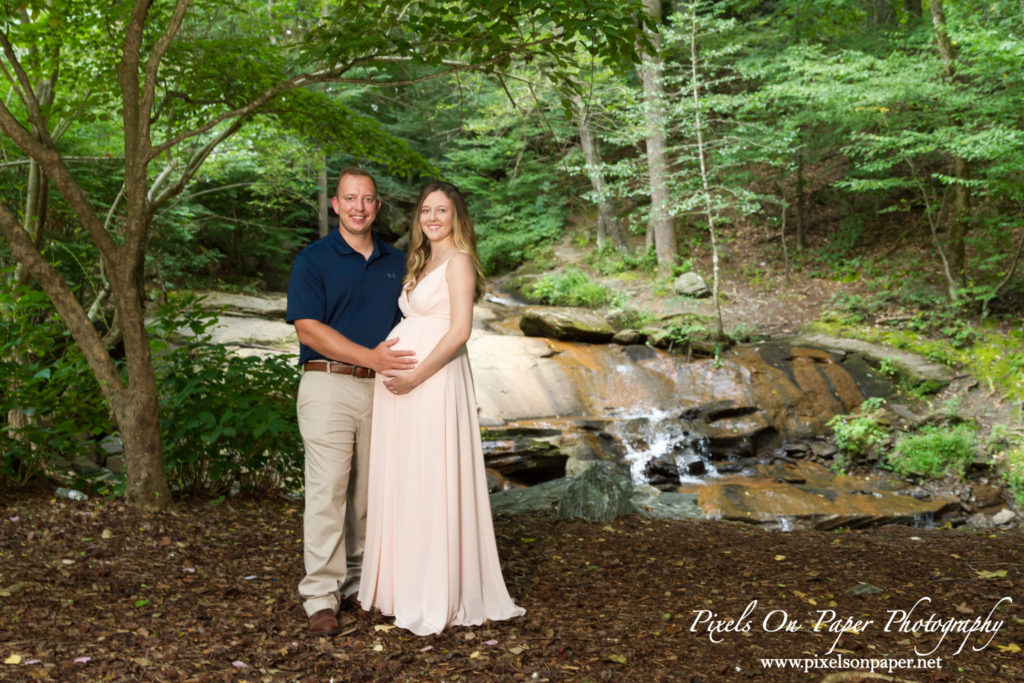 Triplett family Lenoir NC outdoor maternity portrait photo