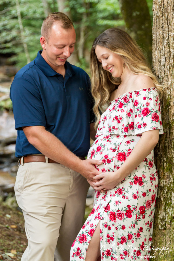 Triplett family Lenoir NC outdoor maternity portrait photo