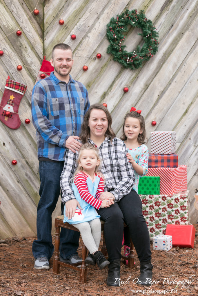 Wilkesboro NC Photographers Pixels On Paper 2020 Shumate Family Christmas Photo