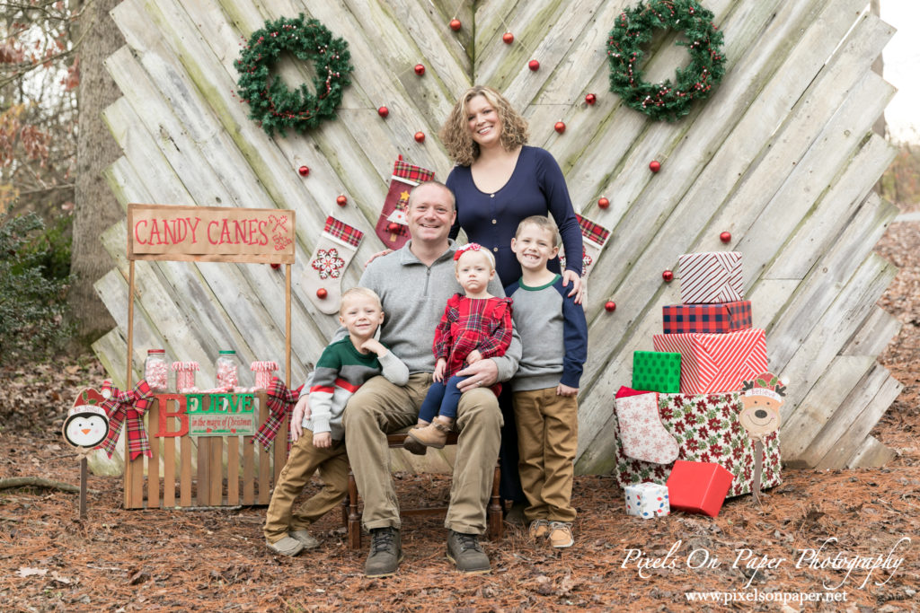 Wilkesboro NC Photographers Pixels On Paper 2020 York Family Christmas Photo